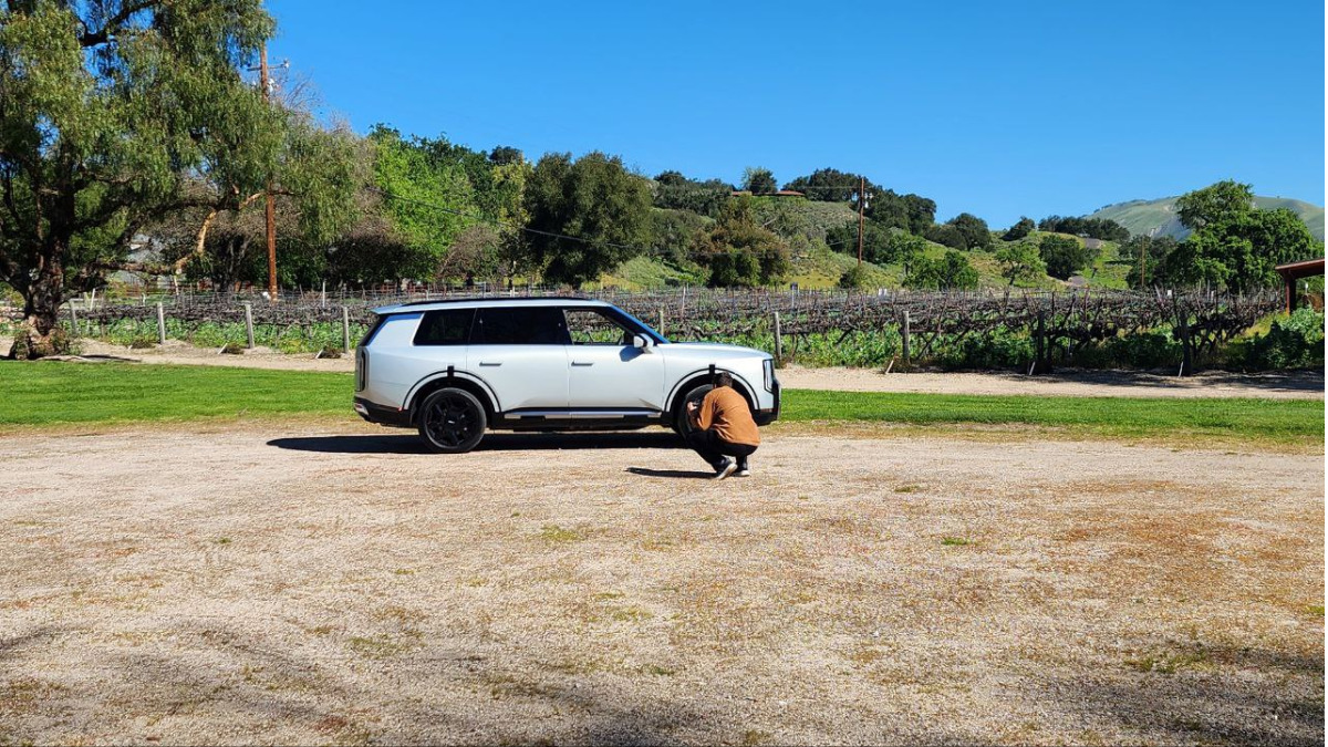 The 2027 Hybird Kia Telluride parked outside of Santa Barbara, CA